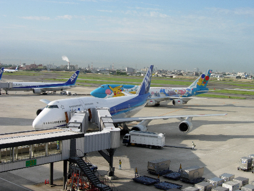 8-21 Planes at the Airport